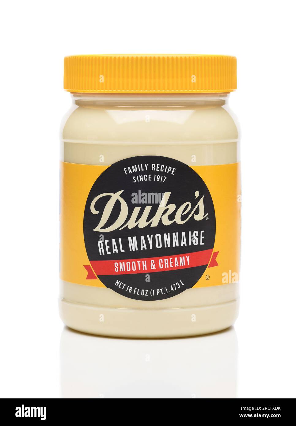 IRVINE, KALIFORNIEN - 14. JULI 2023: Ein Glas echte Mayonnaise von Dukes, weich und cremig. Stockfoto