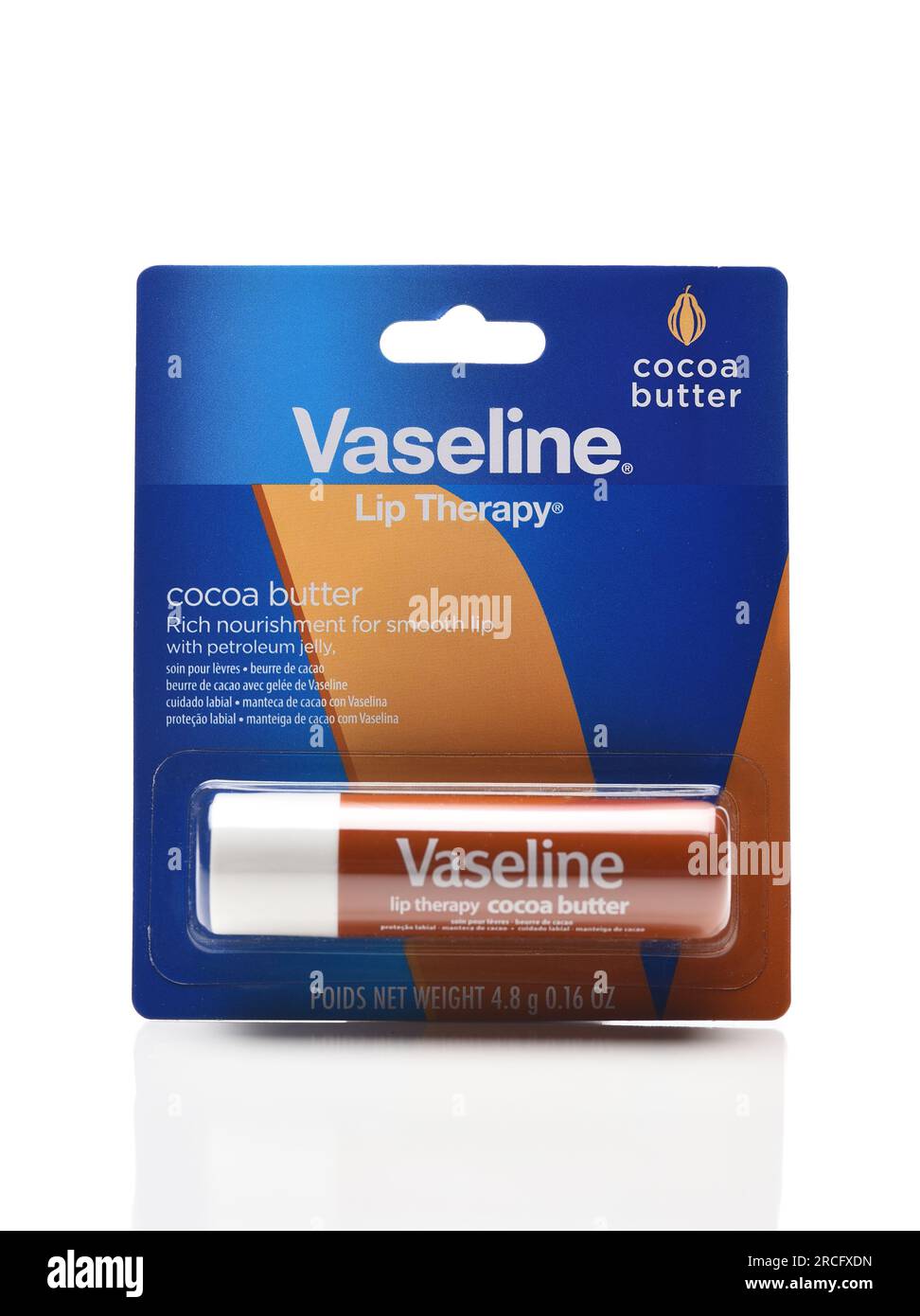 IRVINE, KALIFORNIEN - 14. JULI 2023: Ein Paket Vaseline Lip Therapy Cocoa Butter. Stockfoto