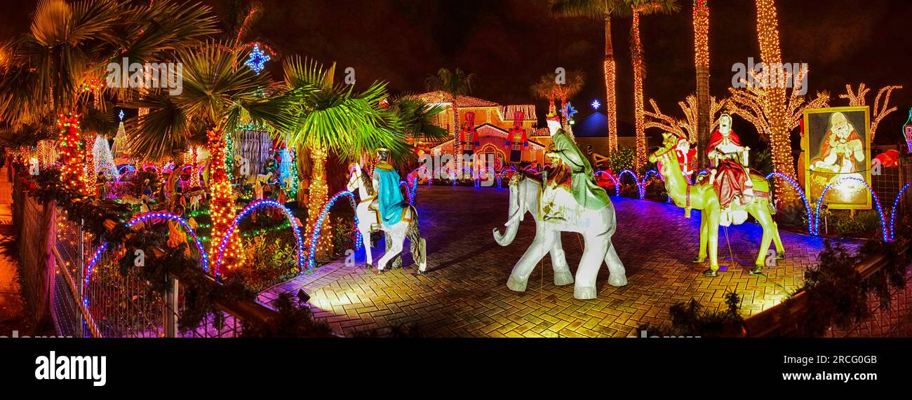 Weihnachtsdekorationen bei Nacht, Texas, USA Stockfoto