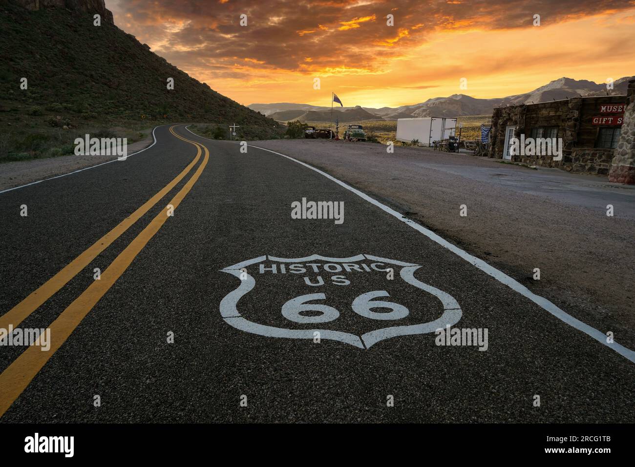 Route 66 bei Sonnenuntergang Stockfoto