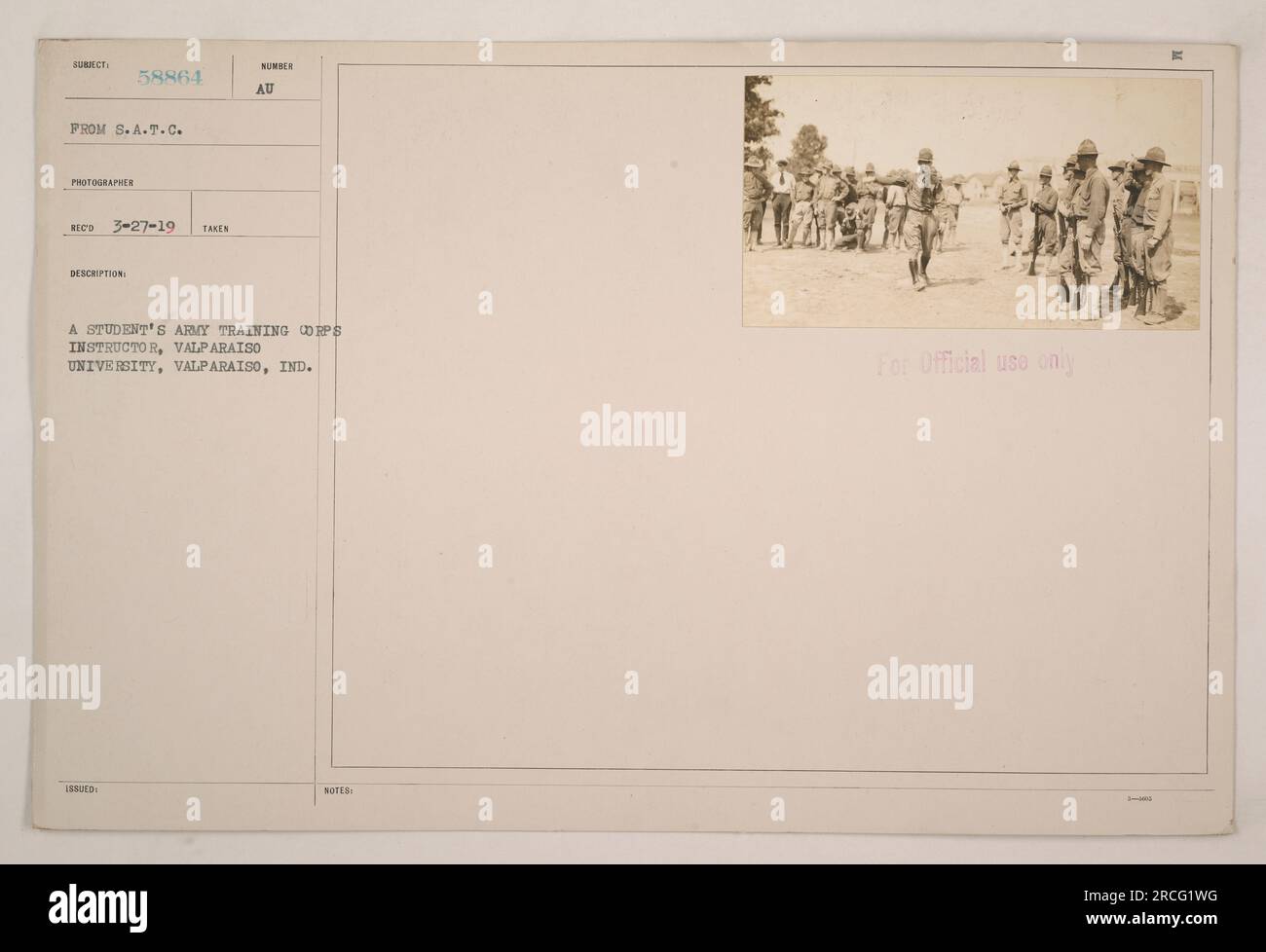 Ausbilder des Student's Army Training Corps an der Valparaiso University in Valparaiso, Indiana, während des Ersten Weltkriegs. Foto wurde von einem S.A.T.C.-Fotografen (Personalausweis: 58864) am 27. März 1919 aufgenommen. Dieses Foto verfügt über eine ausgestellte Nummer und ist mit „nur zur offiziellen Verwendung“ gekennzeichnet. Stockfoto