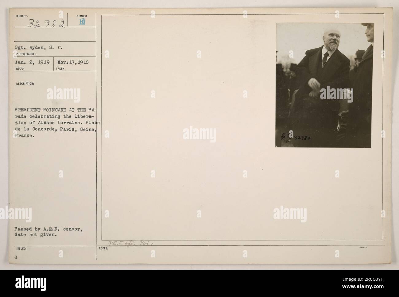 Soldaten, die vor Präsident Poincare während der Befreiungsfeier Elsass Lothringens in Paris, Frankreich, vor sich stolzieren. Das Foto wurde am 2. Januar 1919 von Sergeant Ryden, S.C. aufgenommen Das Datum der Ausstellung durch den A.E.F.-Zensor ist jedoch nicht bekannt. Stockfoto