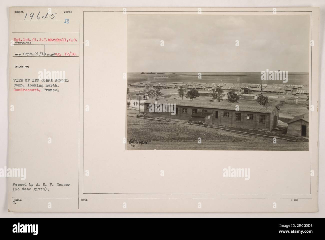 Sgt. 1. Cl. J.J. Marshall fotografiert im Schullager des 1. Corps in Gondrecourt, Frankreich. Die Aussicht ist von Norden. Das Foto wurde am 21. September 1918 aufgenommen und von Sun Recs entwickelt. Es wurde von der A.E.P. übergeben Zensor ohne angegebenes Datum. Weitere Informationen finden Sie unter „von 1421 06“. Stockfoto