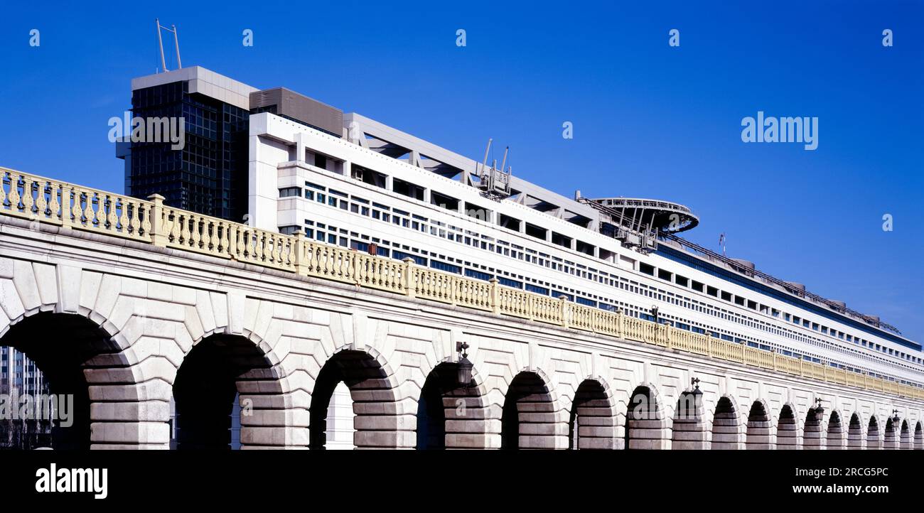 Viadukt und Finanzministerium, Paris, Frankreich Stockfoto