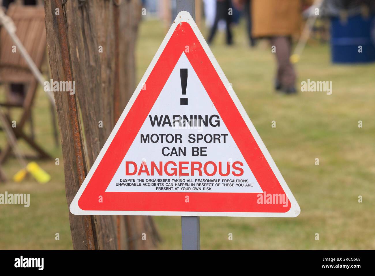 Grimsthorpe Castle Speed Trials, Lincolnshire Warning Motorsport kann gefährlich sein Stockfoto