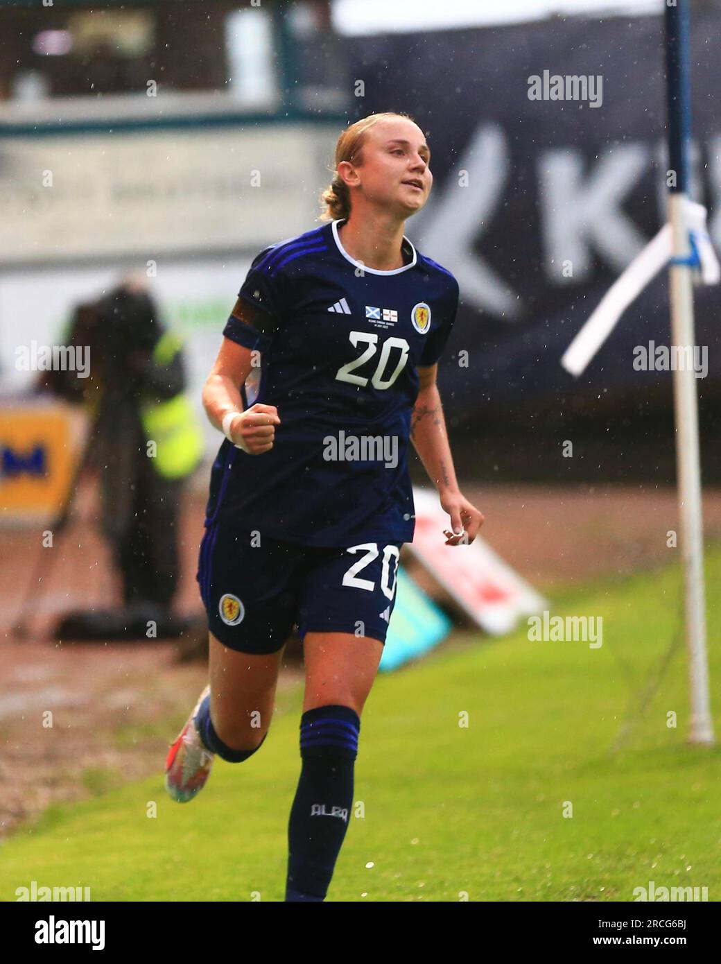 14. Juli 2023; Dens Park, Dundee, Schottland: International Football Womens Friendly, Schottland gegen Nordirland; Martha Thomas aus Schottland feiert nach dem Tor für 3-0 Stockfoto