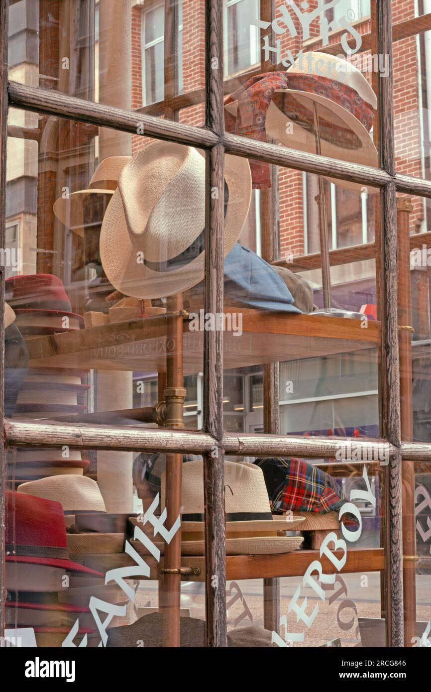 Hat Shop Fenster, Oxford, England, Großbritannien Stockfoto