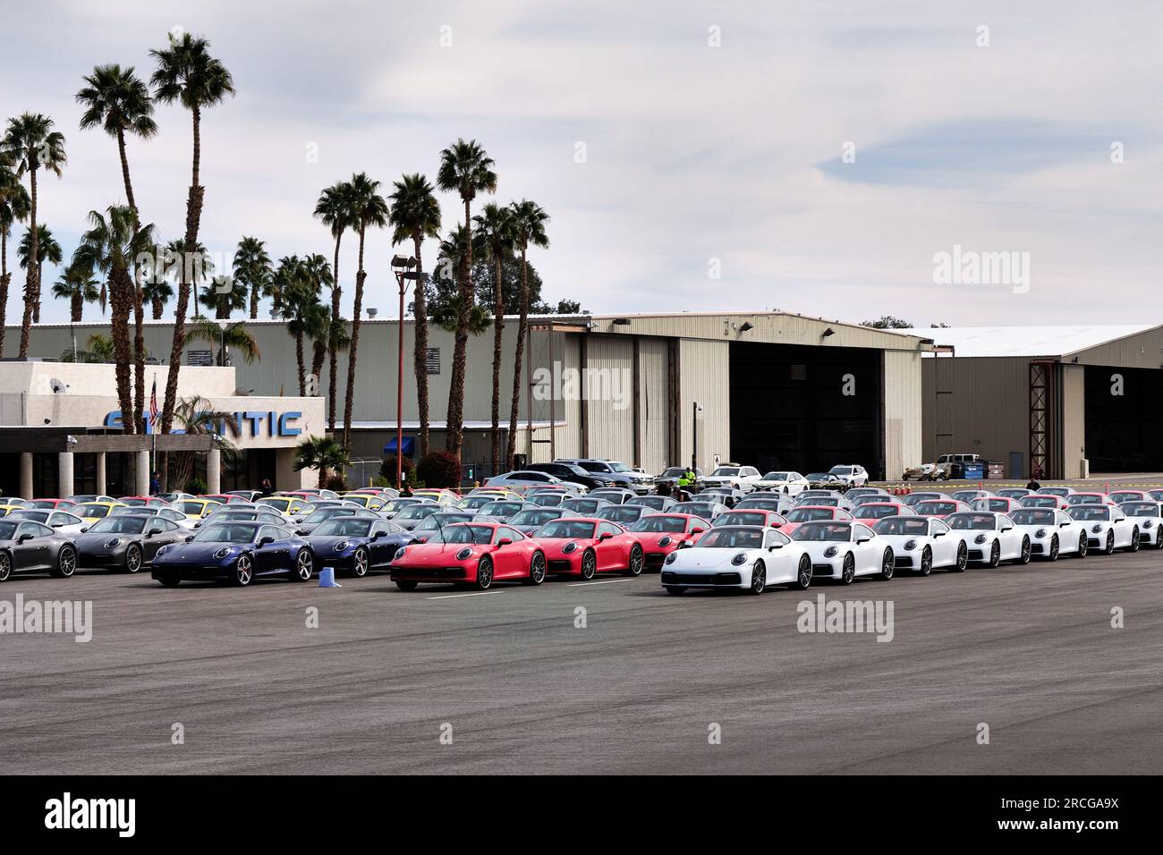 Palm Springs, Kalifornien, USA. 1. Februar 2019. Eine geheime Porsche-Firmenveranstaltung im Atlantic Aviation am Palm Springs International Airport. (Kreditbild: © Ian L. SITREN/ZUMA Press Wire) NUR REDAKTIONELLE VERWENDUNG! Nicht für den kommerziellen GEBRAUCH! Stockfoto