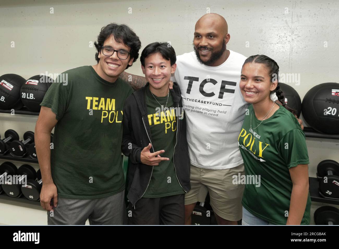 Jurrell Casey posiert während der Enthüllung des Kraftraums an der Long Beach Poly High School am Freitag, 14. Juli 2023 in Long Beach, Kalifornien Die Renovierung war Stockfoto