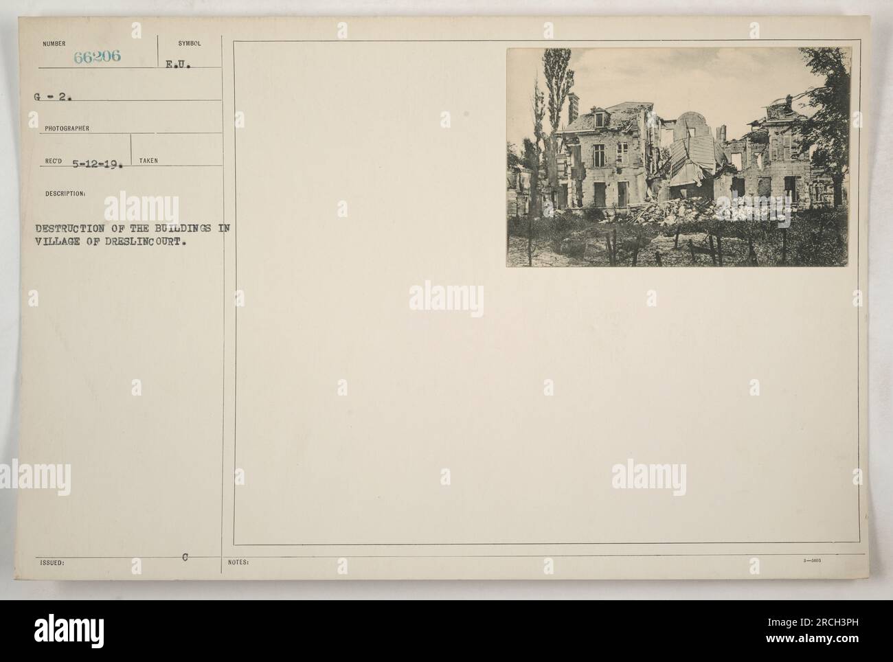 Das Bild zeigt die Folgen der Zerstörung von Gebäuden im Dorf Dreslincourt während des Ersten Weltkriegs. Dieses Dokument wurde am 12. Mai 1919 von einem Fotografen mit der Kennnummer G - 2,66606 aufgenommen und dient als Beweis für die zerstörte Infrastruktur, die durch militärische Aktivitäten in der Gegend verursacht wurde. Stockfoto