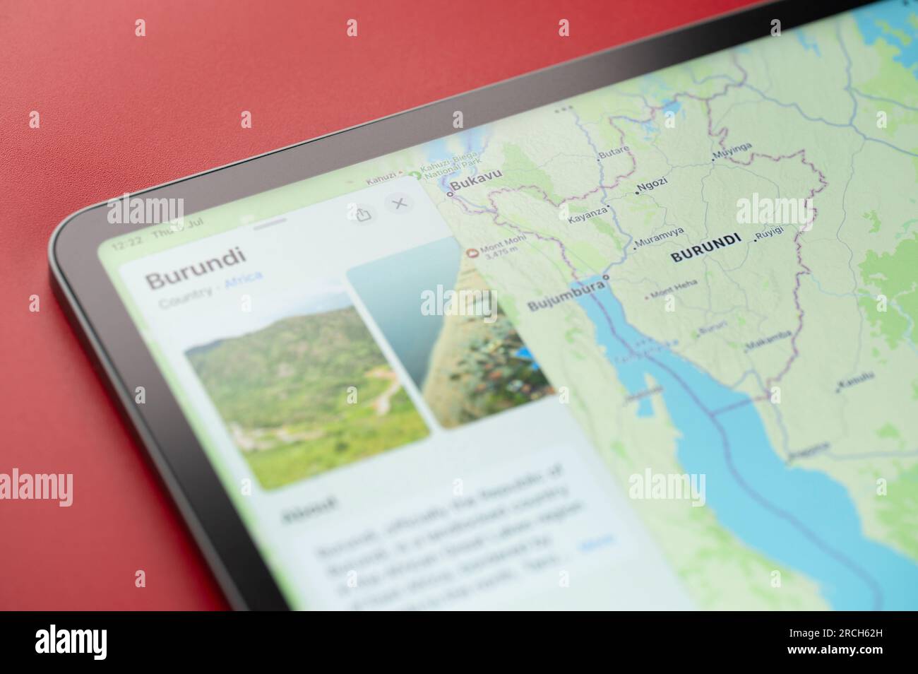 New York, USA - 6. Juli 2023: Burundi Country Shape Boarder Lines on MAP ipad Macro Nahaufnahme Stockfoto
