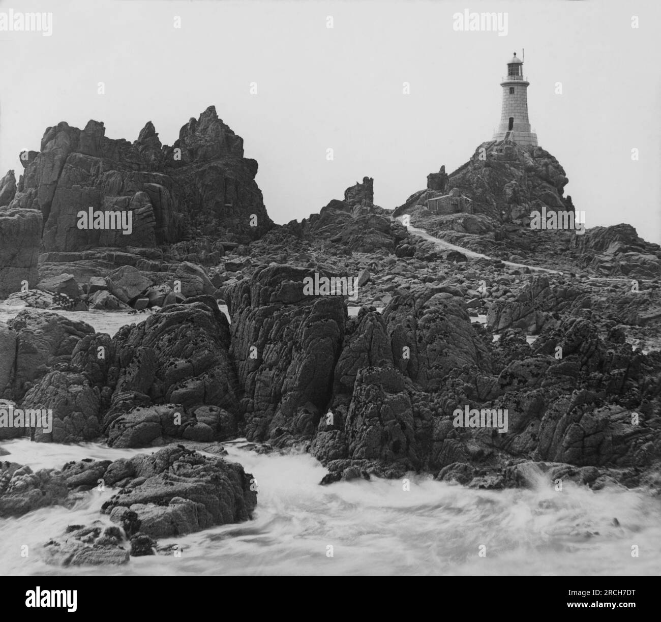 La Corbière Lighthouse in Jersey in St. Brélade - Bild einer antiken Glaslaterne (britisches Format) - unbekannter Fotograf und unbekanntes Datum Stockfoto