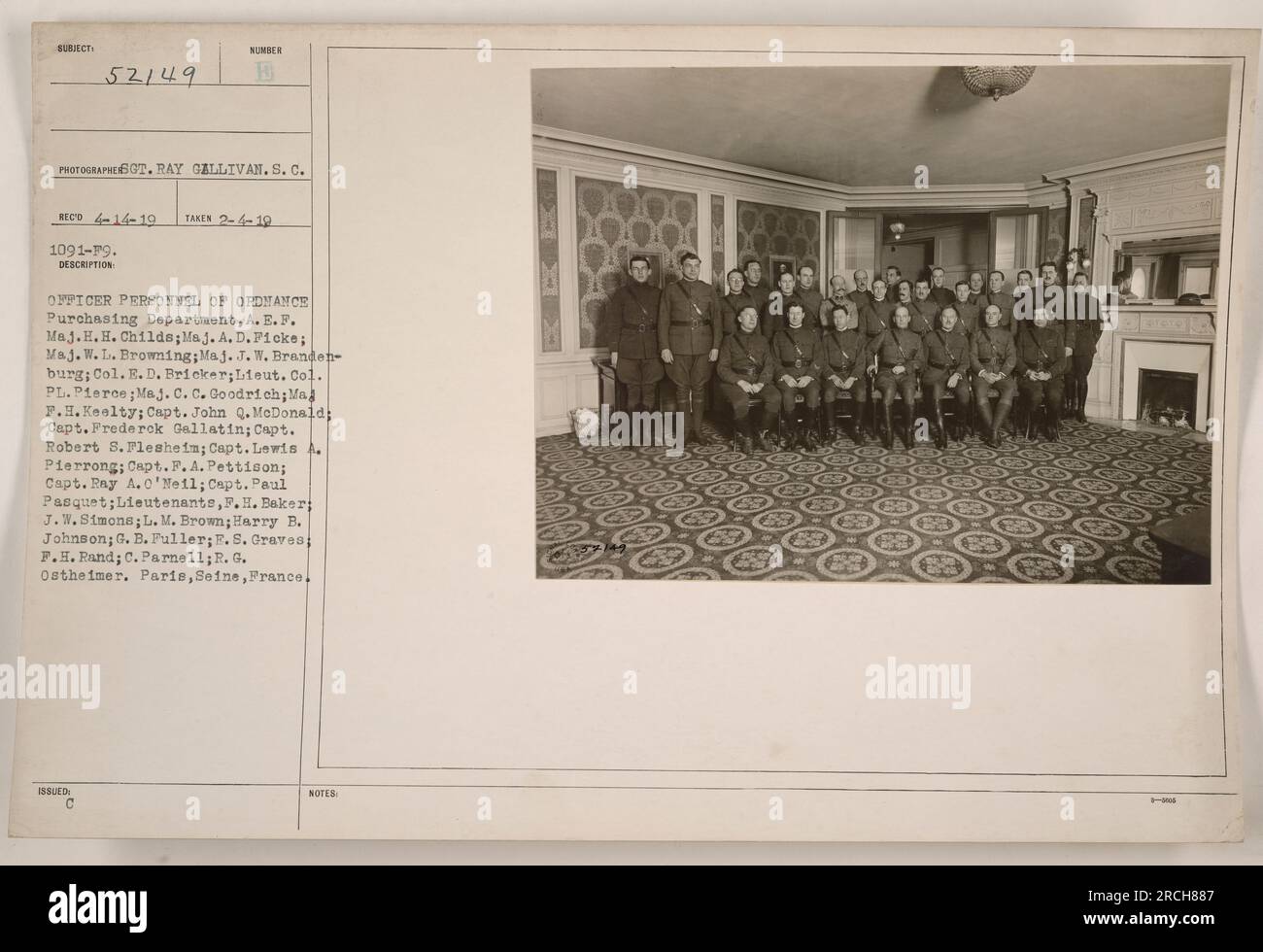 Offizier der Ordnance Purchasing Department der American Expeditionary Forces (A.E.F.) in Paris, Frankreich. Auf dem Foto ist Major H.H. Childs, Major A.D. Ficke, Major W.L. Braunbraun, Major J.W. Brandenburg, Oberst E.D. Bricker, LT. Oberst P.L. Pierce, Major C. C.. Goodrich, Major F.H. Keelty, Hauptmann John Q. McDonald, Hauptmann Frederek Gellatin, Hauptmann Robert S. Flesheim, Hauptmann Lewis A. Pierrong, Hauptmann F.A. Pettison, Kapitän Ray A. O'Neil, Kapitän Paul Pasquet, Lieutenants F.H. Baker, J.W. Simons, L.M. Brown, Harry B. Johnson, G.B. Fuller, E.S. Gräber, F.H. Rand, C. Parnell und R.G. Ostheimer. Vergeben Stockfoto