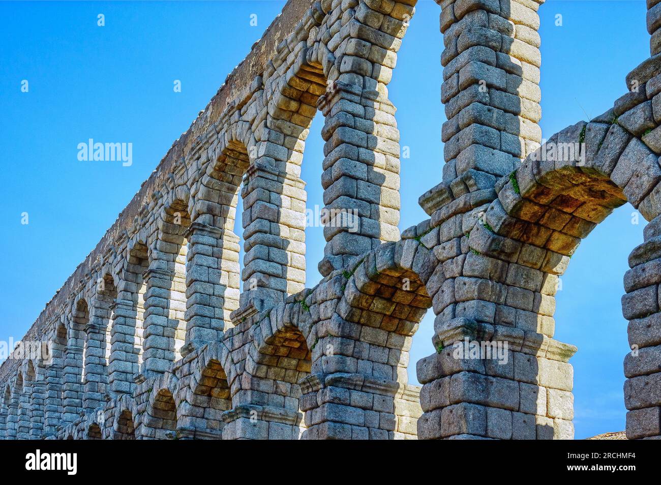 Mittelalterliches römisches Aquädukt von Segovia, Spanien Stockfoto