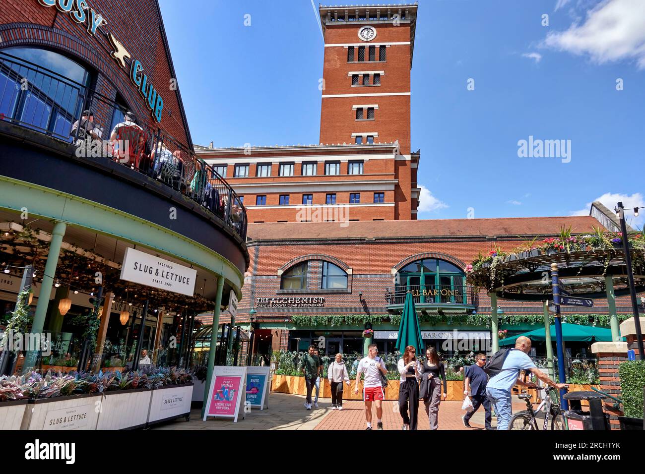 Brindley Place Innenhof mit Restaurants und öffentlichen Häusern. Birmingham, England, Großbritannien Stockfoto