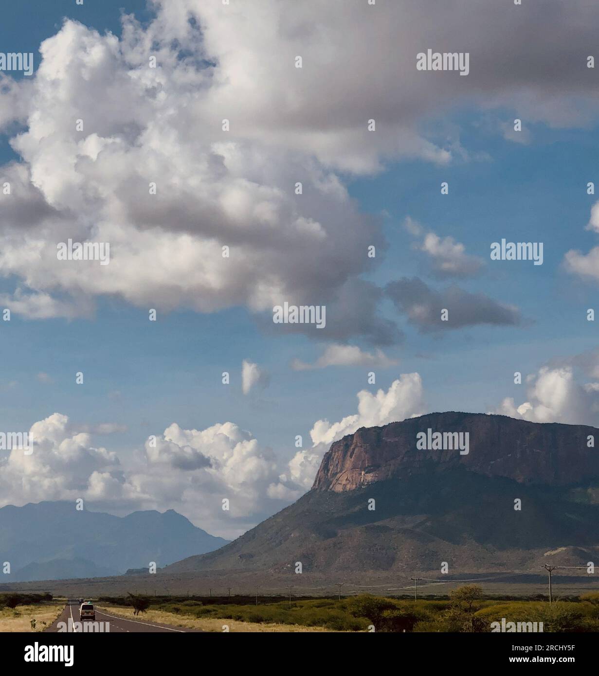 Mt. Ololokwe Samburu Nordkenia der Sacred Table Mountain ein unverwechselbarer flacher Berg mit Blick auf die Samburu-Ebenen im Norden Kenias Stockfoto