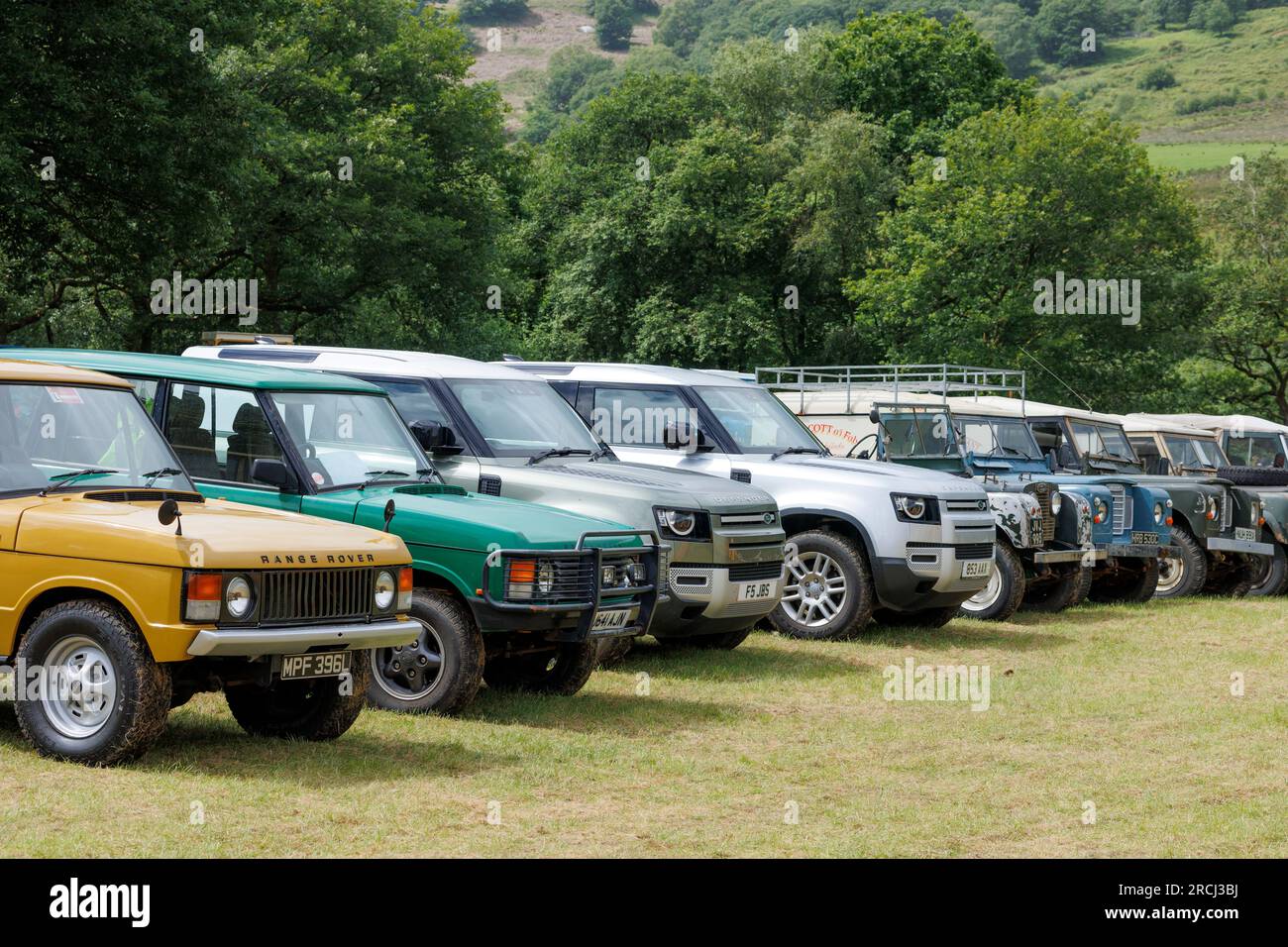 Eine Reihe Range Rover auf der Neath Steam and Vintage Show Neath und Port Talbot Wales Stockfoto