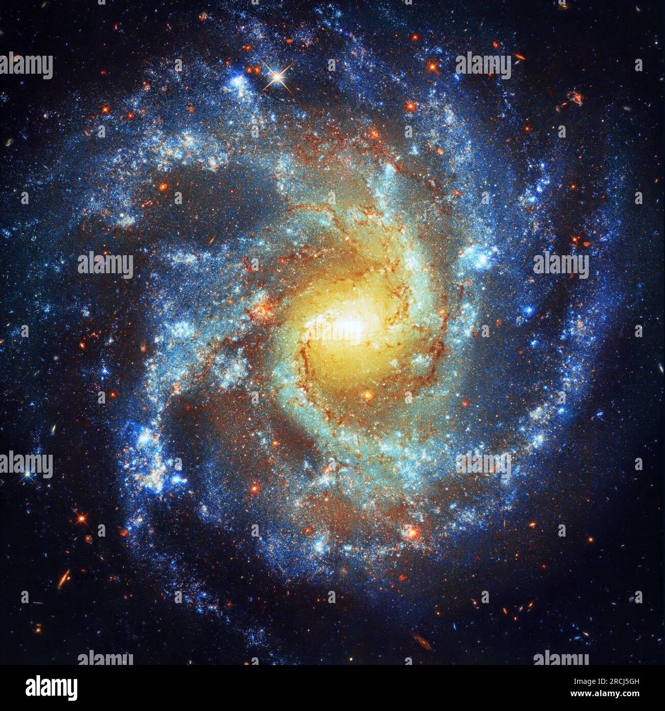 Wundervolles Universum mit einer aktiven verschließten Spiralgalaxie namens UGC 6093 – Elemente dieses Bildes werden vom NASA/ESA Hubble Space Telescope's W erfasst Stockfoto