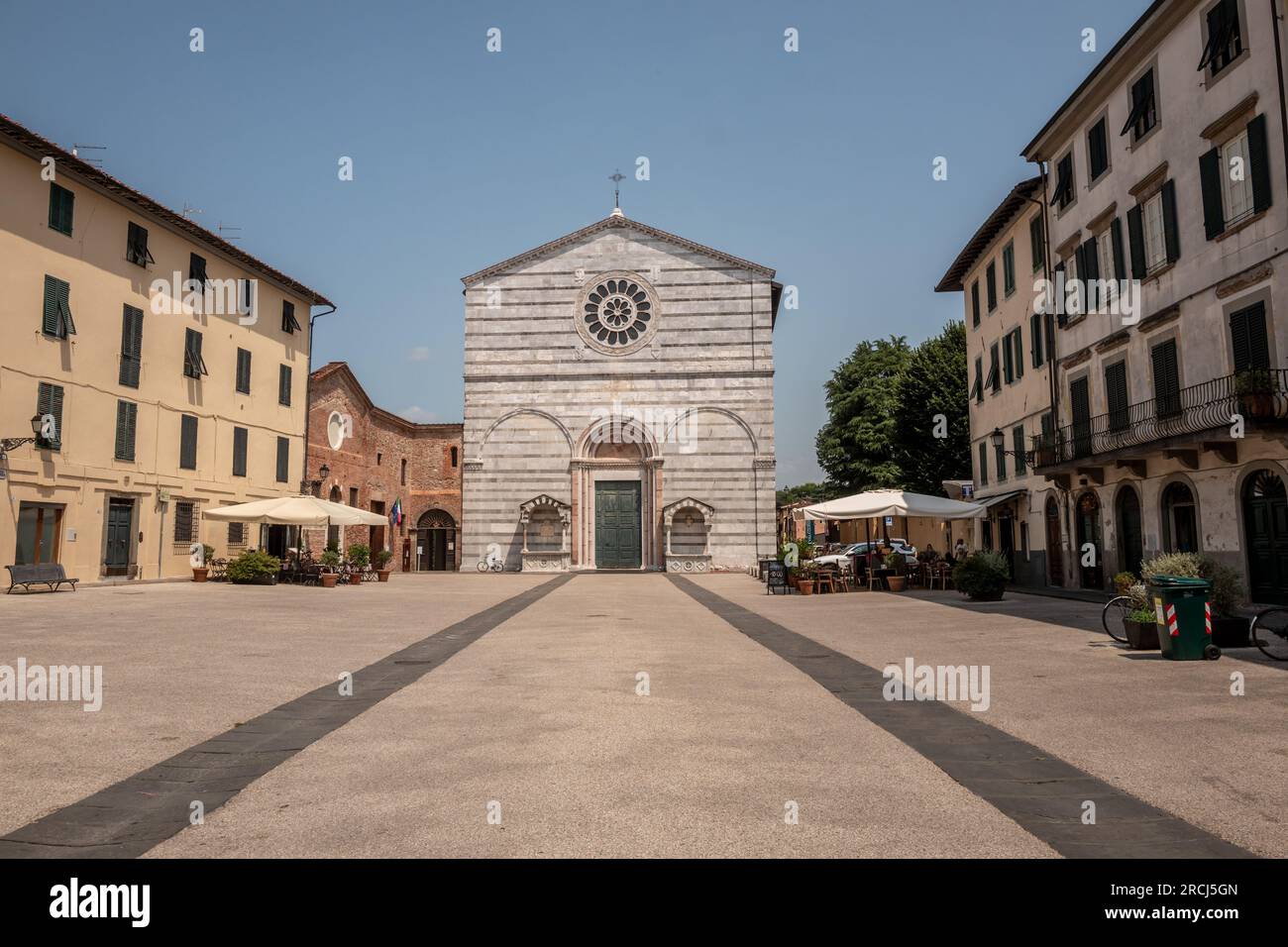 Lucca, Juli 13. 2023: Piazza San Francesco Stockfoto