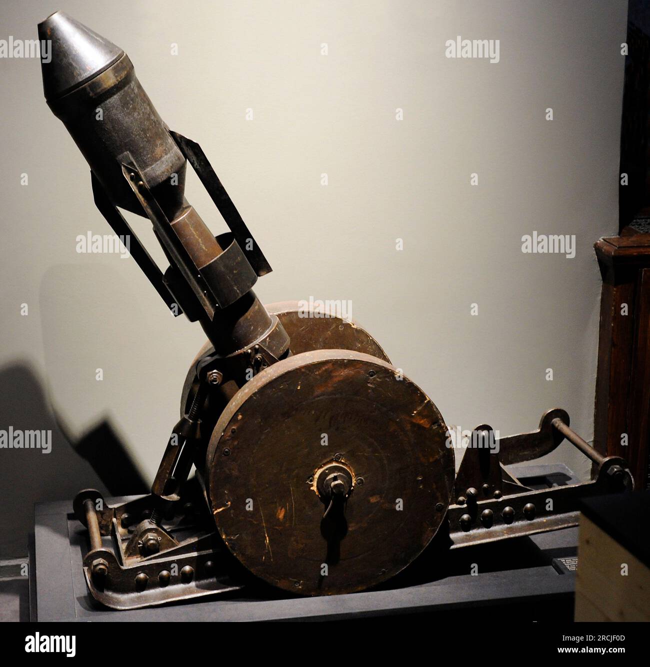 Erster Weltkrieg (1914-1918). Grabenmörtel 58 mm FR mit Schale. Russland. Benutzt auf der Todesinsel. Lettisches Kriegsmuseum. Riga. Lettland. Stockfoto