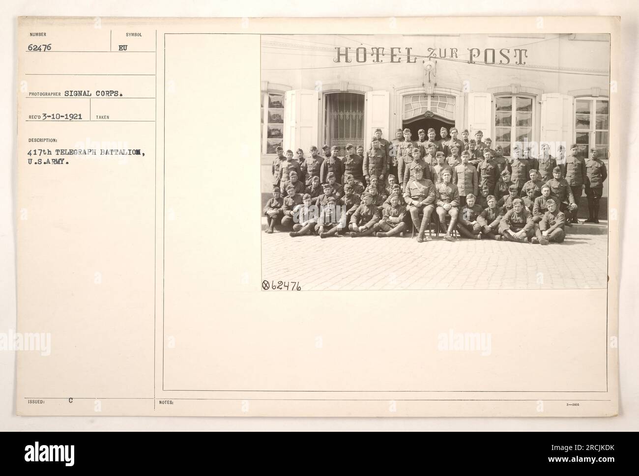 Soldaten des 417. Telegrafenbataillons, USA Armee, versammeln Sie sich vor dem Hotel zur Post. Das Foto wurde vom Signalkorps aufgenommen und am 10. März 1921 empfangen. Die Soldaten auf dem Bild tragen das Symbol der Europäischen Union auf ihren Uniformen. Stockfoto