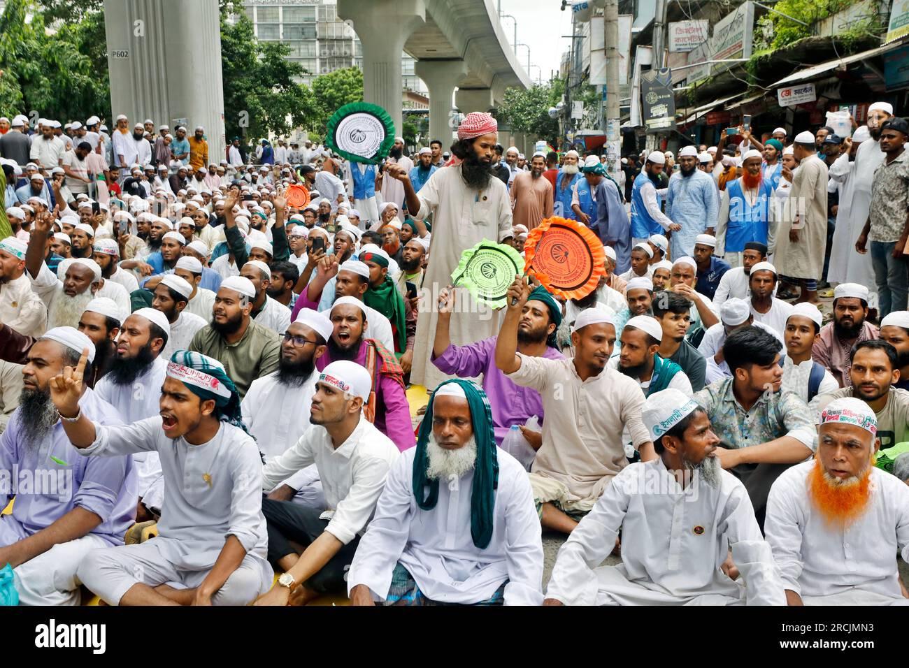 Dhaka, Bangladesch - 15. Juli 2023: Islami Andolan Bangladesch hielt eine Kundgebung in Paltan in Dhaka ab, um den Rücktritt des Obersten Wahlkommissariats zu fordern Stockfoto