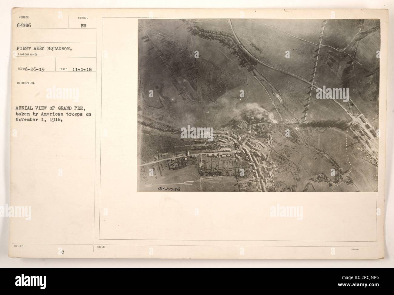 Als Aufklärungsfoto, aufgenommen vom ersten Aero-Geschwader. Es zeigt einen Luftblick auf Grand Pre während des Ersten Weltkriegs. Das Foto wurde am 1. November 1918 aufgenommen. Stockfoto