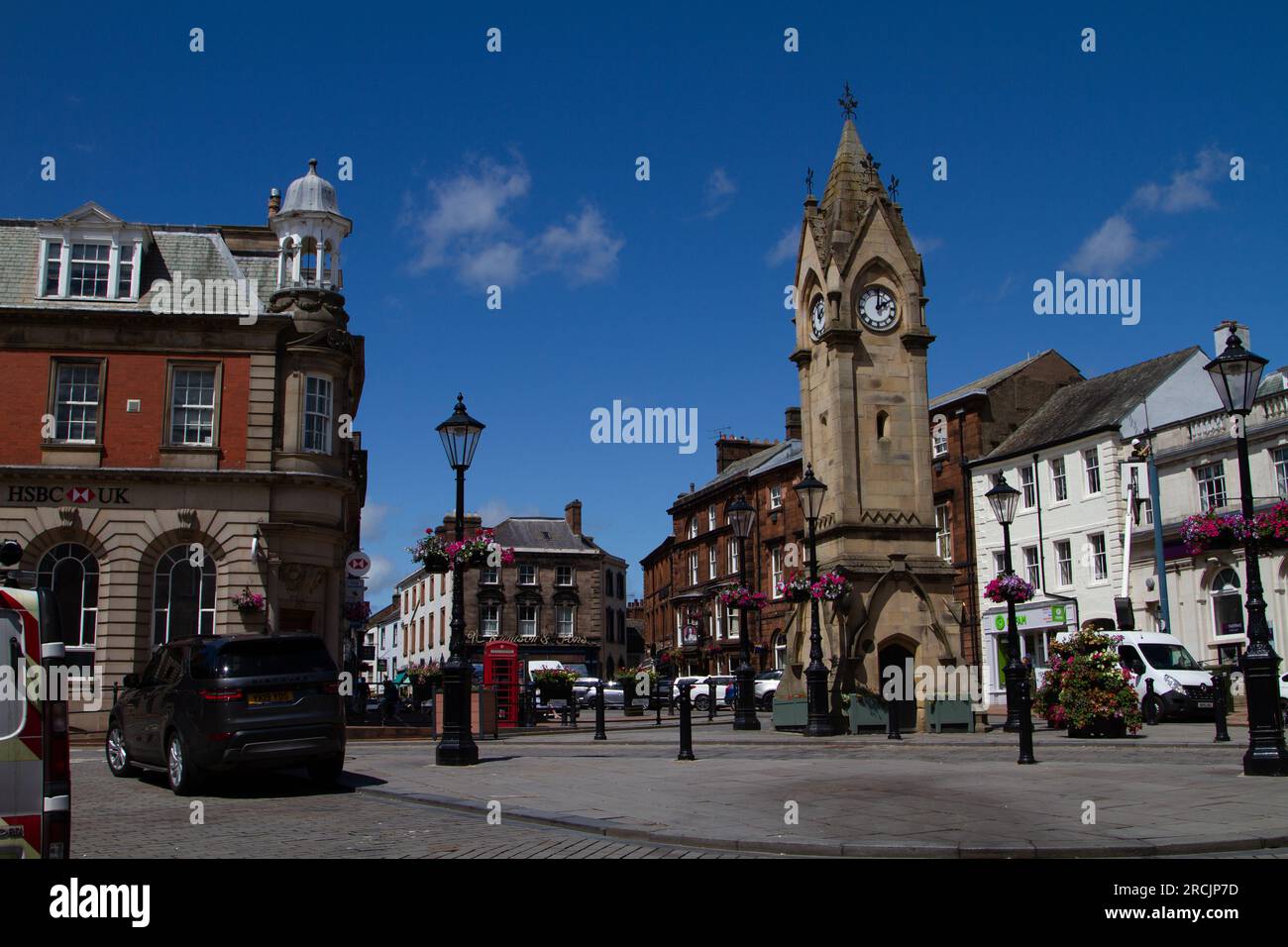 Marktplatz, mit Musgrave Monument, Penrith Stadtzentrum, Cumbria, England Stockfoto
