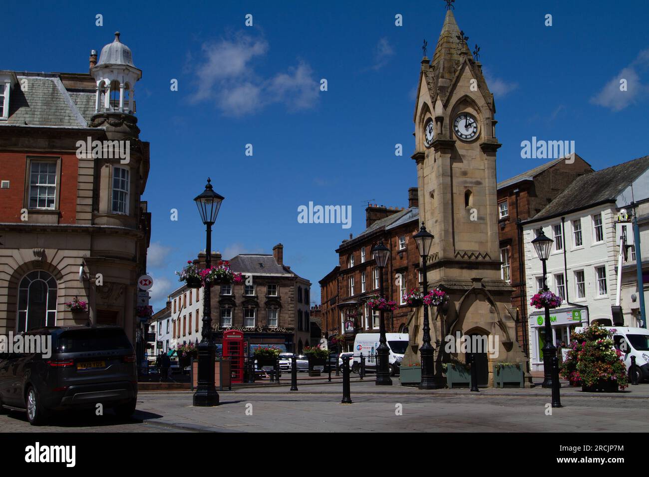 Marktplatz, mit Musgrave Monument, Penrith Stadtzentrum, Cumbria, England Stockfoto
