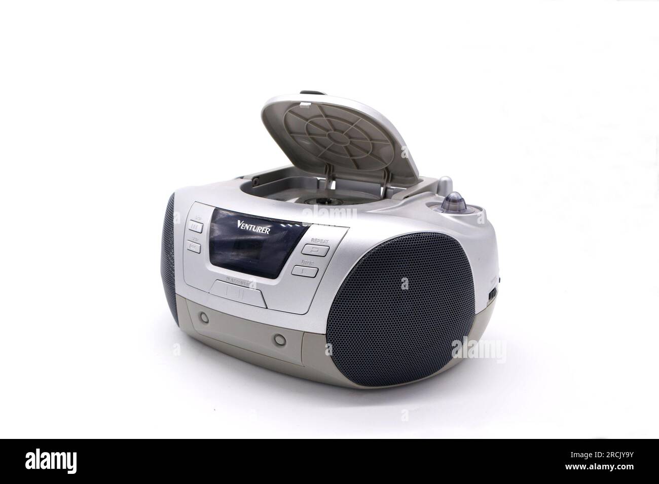 Tragbares CD-Player-Radio in klassischem Silber Stockfoto