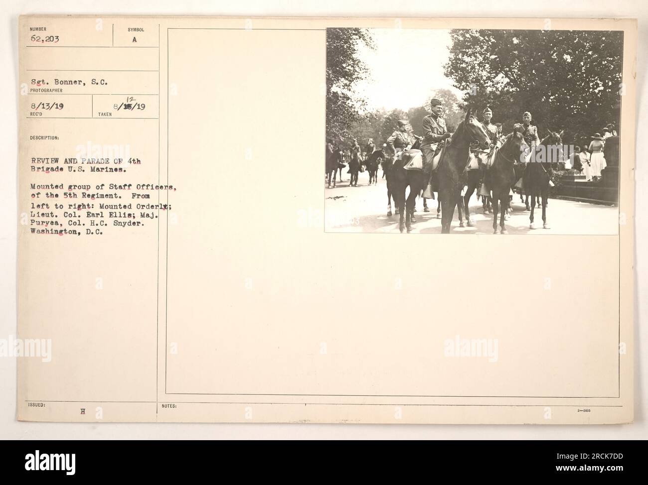 Überprüfung und Parade der 4. Brigade, USA Marines in Washington, D.C. Das Bild zeigt eine Gruppe von Stabsoffizieren des 5. Regiments, bestehend aus einem berittenen Pfleger, Lieut. Oberst Earl Ellis, Major Puryes und Oberst H.C. Snyder. Das Foto wurde am 13. August 1919 von Sergeant Bonner gemacht. Stockfoto