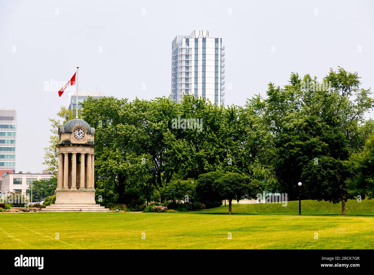 Rauch von kanadischen Waldbränden verdeckt den Himmel in der Innenstadt von Kitchener. Kitchener Ontario Kanada. Stockfoto