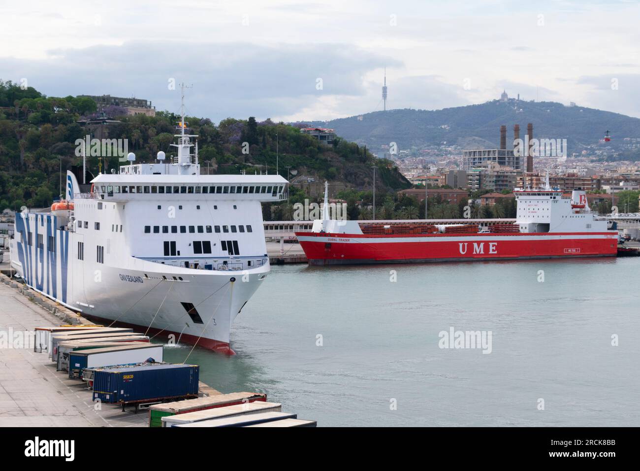 Die GNV-Schiffe Sealand und Gubal Trader haben im Hafen von Barcelona angelegt. 8. Juni 2023. Stockfoto