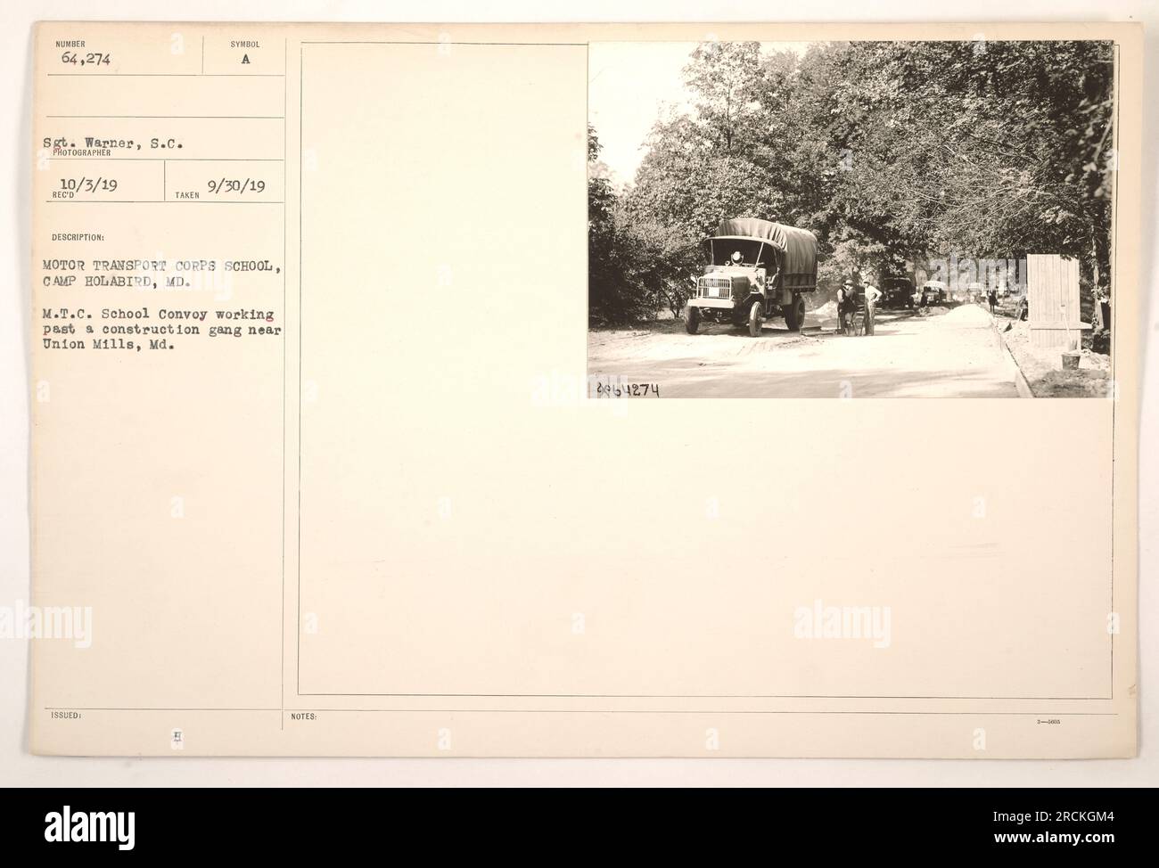 M.T.C. Schulkonvoi der Motor Transport Corps School in Camp Holabird, MD, fotografiert am 3. Oktober 1919 von Sergeant Warner, S.C. Der Konvoi arbeitet an einer Baugang in der Nähe von Union Mills, MD. Dieses Foto hat die Nummer 464274. Stockfoto