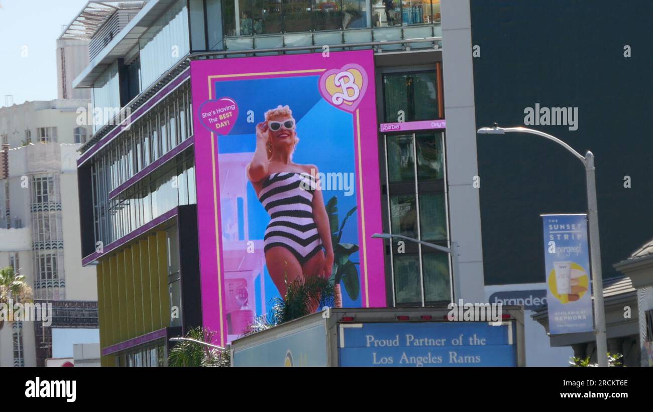 Los Angeles, Kalifornien, USA 13. Juli 2023 Barbie Margot Robbie Billboard am 13. Juli 2023 in Los Angeles, Kalifornien, USA. Foto: Barry King/Alamy Stock Photo Stockfoto