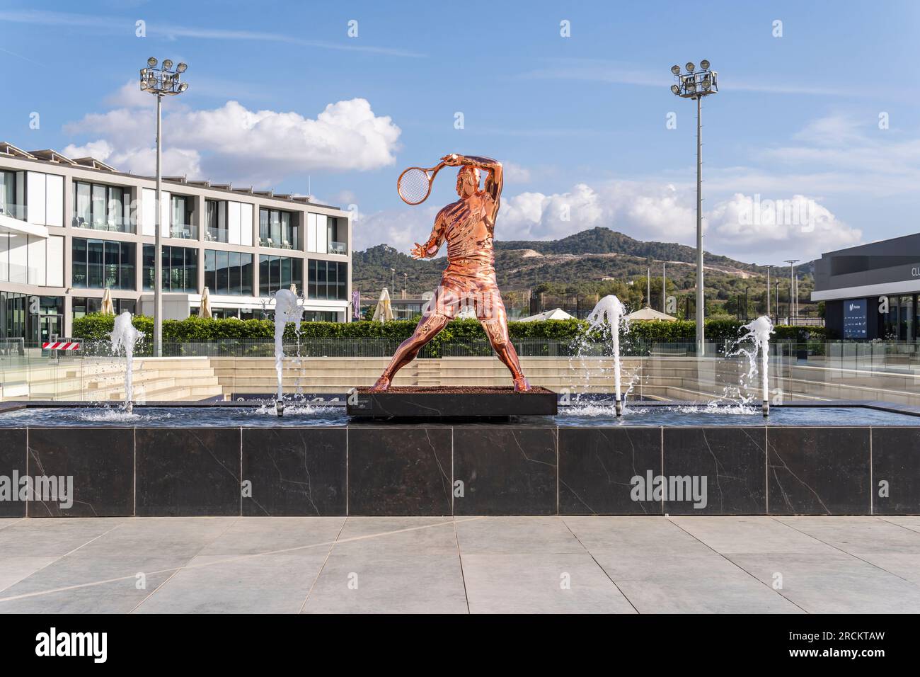 Manacor, Spanien; juli 01 2023: Metallskulptur des spanischen Tennisspielers Rafael Nadal im internationalen Sportzentrum Rafa Nadal. Manacor, Insel Stockfoto