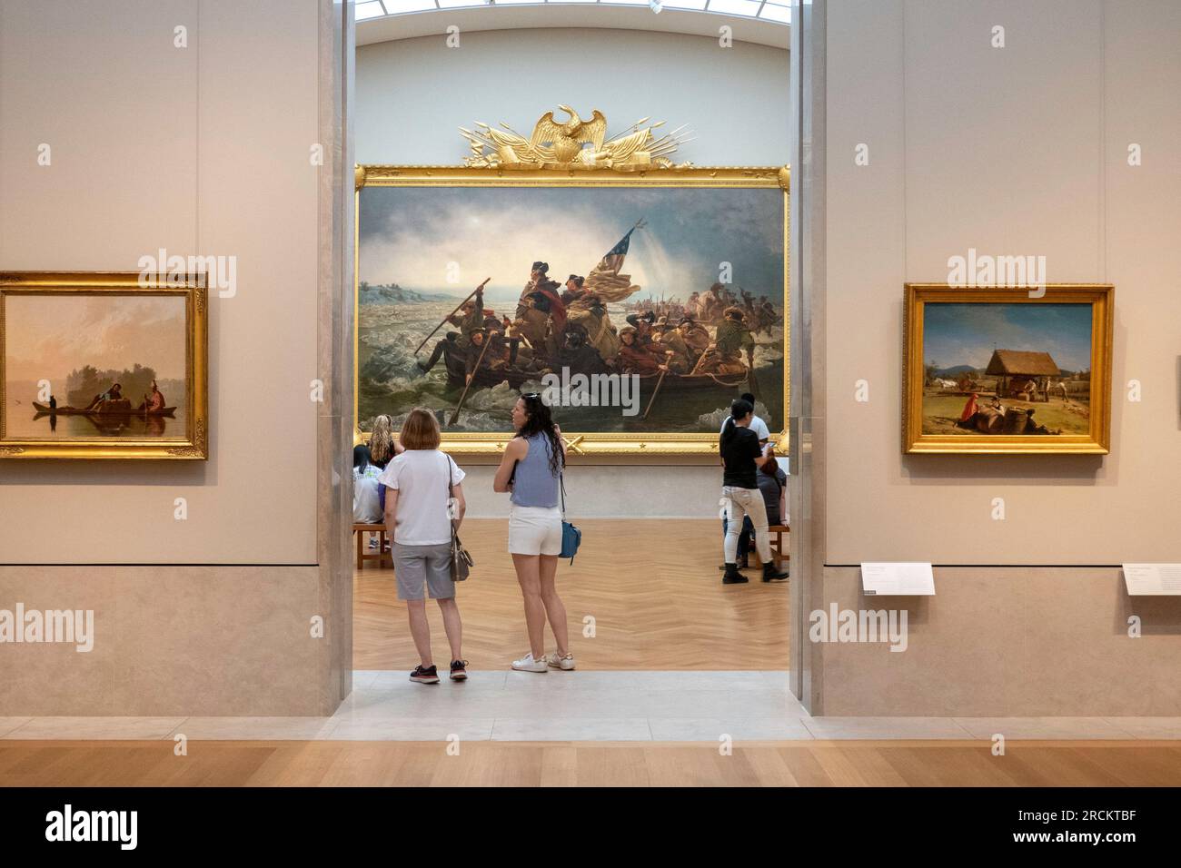 Das Metropolitan Museum of Art ist eine beliebte Touristenattraktion auf der Museum Mile, New York City, USA 2023 Stockfoto