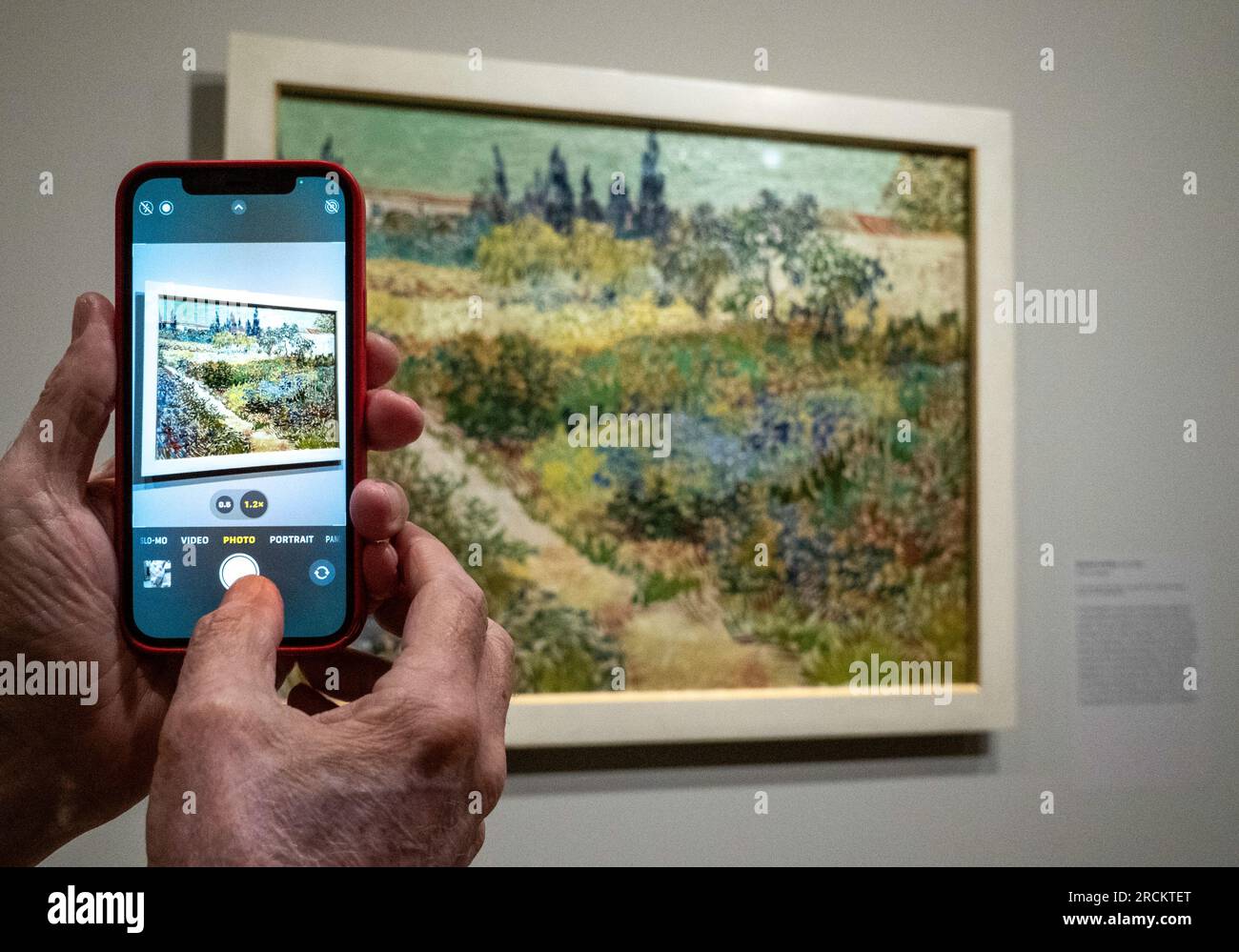 Das Metropolitan Museum of Art ist eine beliebte Touristenattraktion auf der Museum Mile, New York City, USA 2023 Stockfoto