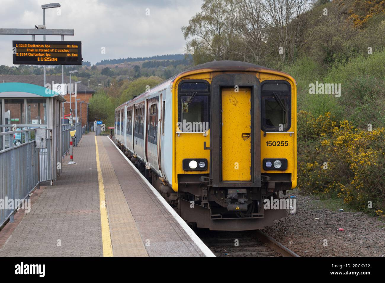 Transport für Wales Klasse 150 Diesel-Mehrfachzug 150255 am Bahnhof Maesteg South Wales, UK Stockfoto