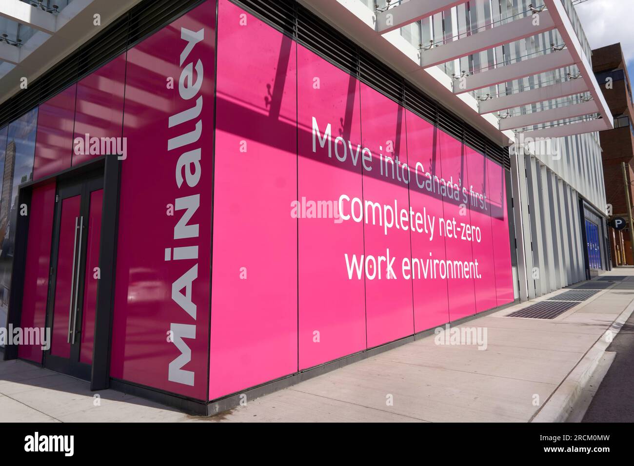 Main Alley Collaborative Campus netto-Zero Arbeitsumgebung neben dem Mount Pleasant Industrial Area in Vancouver, BC, Kanada Stockfoto