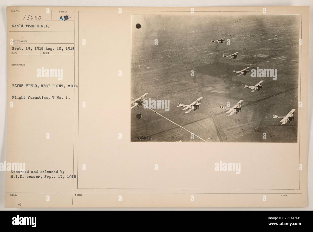 Flugformation am Payne Field in West Point, Mississippi. Das Foto wurde am 10. August 1918 aufgenommen und am 13. September 1918 von DMA-Fotografen erhalten. Am 17. September 1918 erhielt sie die Genehmigung des M.I.D. Zensors. Diese Abbildung zeigt eine V No. 1-Flugformation. Stockfoto