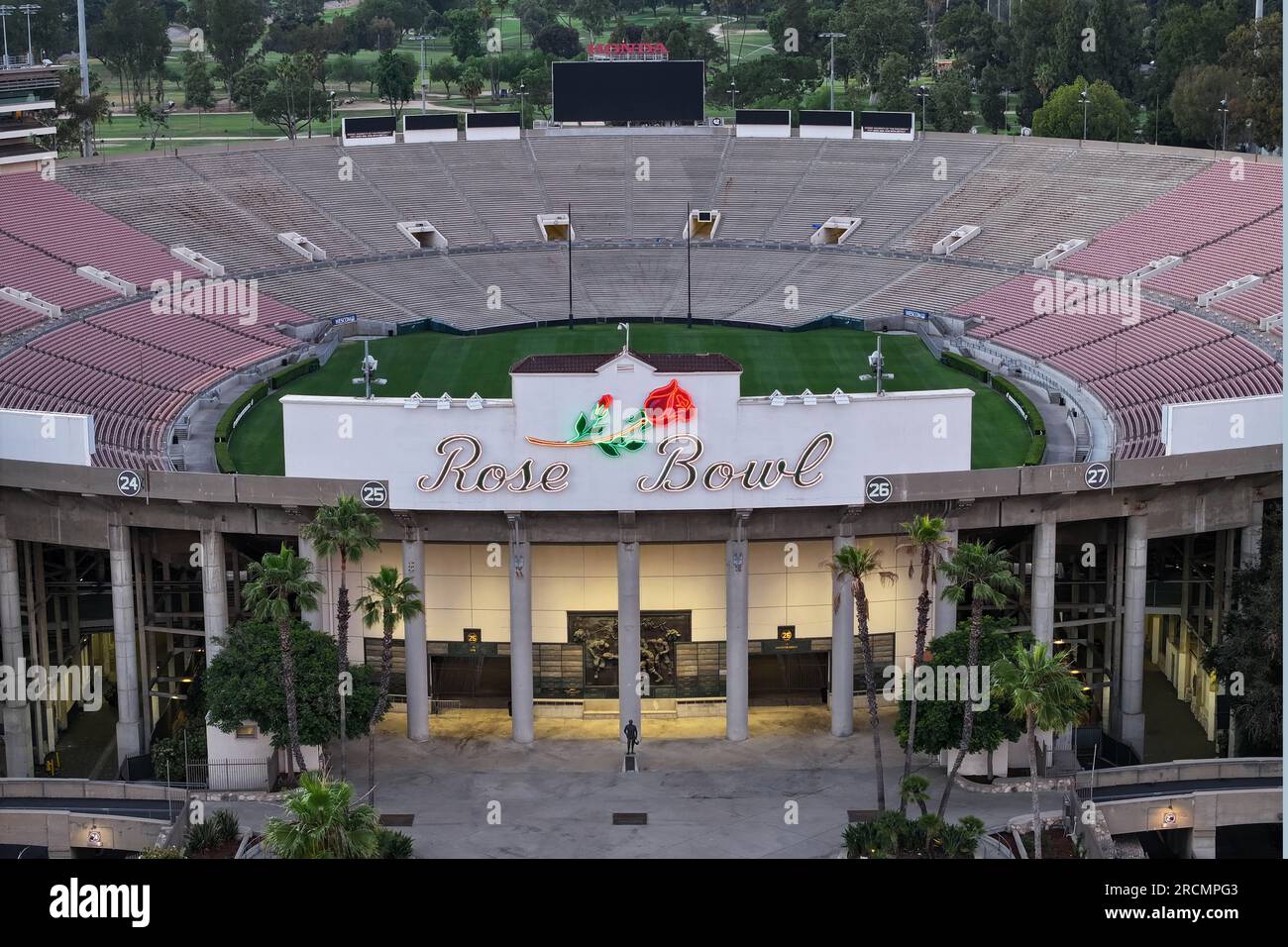 Eine allgemeine Gesamtansicht der Rose Bowl-Fassade, Freitag, 14. Juli 2023, in Pasadena, Kalif. Stockfoto