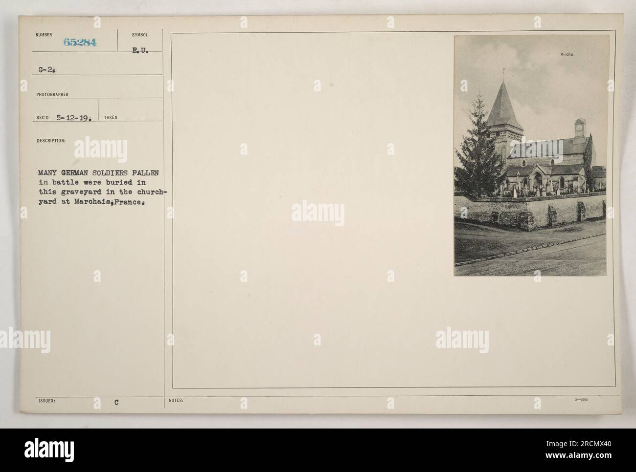 Friedhof in Marchais, Frankreich, wo zahlreiche deutsche Soldaten, die in der Schlacht ums Leben kamen, im Ersten Weltkrieg begraben wurden. Das Foto, das von einem unbekannten Fotografen mit dem Symbol G-2 aufgenommen wurde, zeigt die feierliche Szene des Friedhofs. Dieses Bild ist am 12. Mai 1919 eingegangen und wird von einer offiziellen Beschreibung der Europäischen Union begleitet Stockfoto