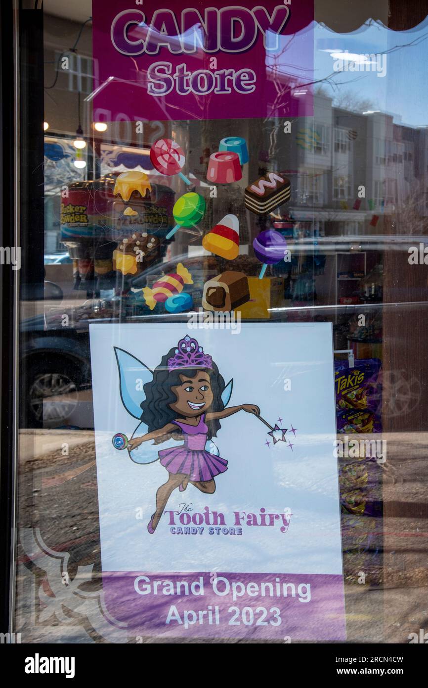 St. Paul, Minnesota. Große Eröffnung des Black Owned Tooth Fairy Süßigkeitenladens. Seine Mission ist es, deinem süßen Zahn verantwortungsvoll zu dienen und jung zu unterrichten Stockfoto