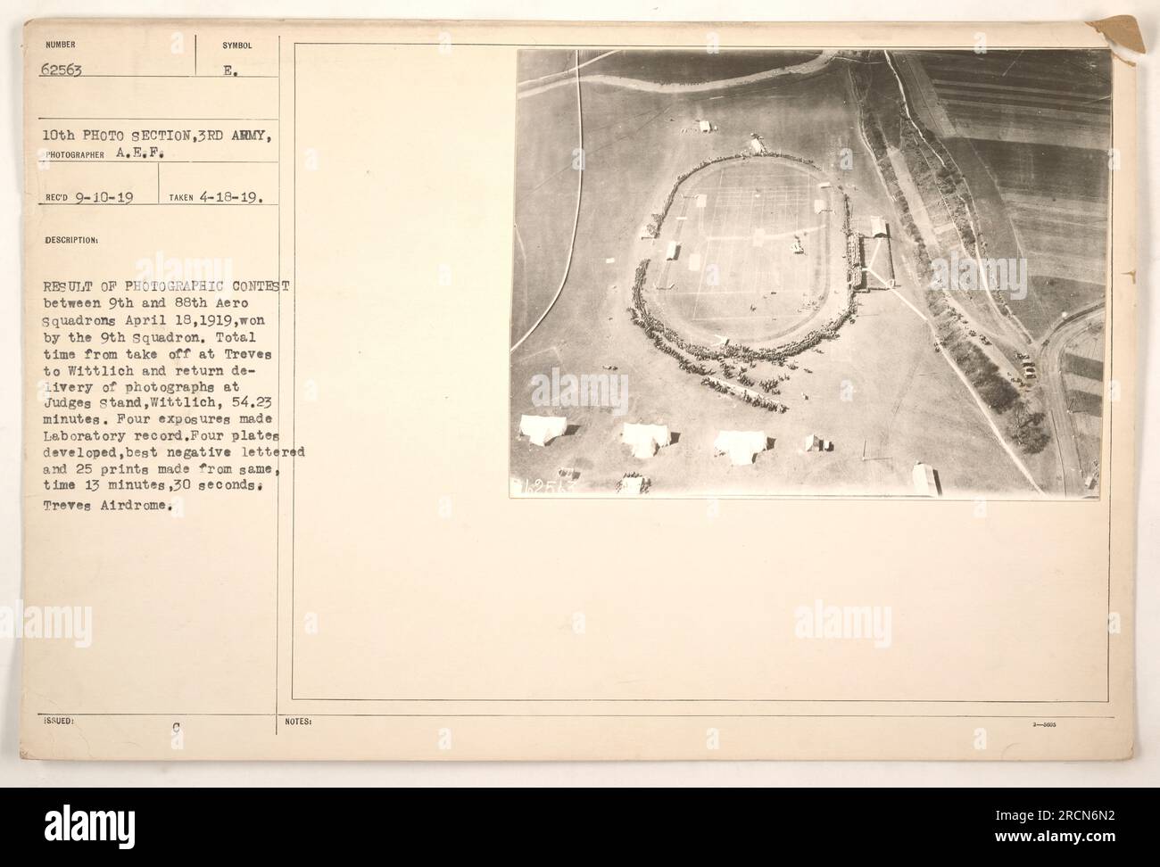 Ergebnis des Fotowettbewerbs zwischen 9. und 88. Aero Squadrons am 18. April 1919. Das 9. Geschwader hat mit einer Flugzeit von insgesamt 54,23 Minuten gewonnen. Sie machten vier Aufnahmen und entwickelten vier Platten. Das beste Negativ wurde mit Buchstaben versehen und 25 Ausdrucke wurden innerhalb von 13 Minuten und 30 Sekunden erstellt. Der Wettbewerb fand am Treves Airdrome statt. Stockfoto