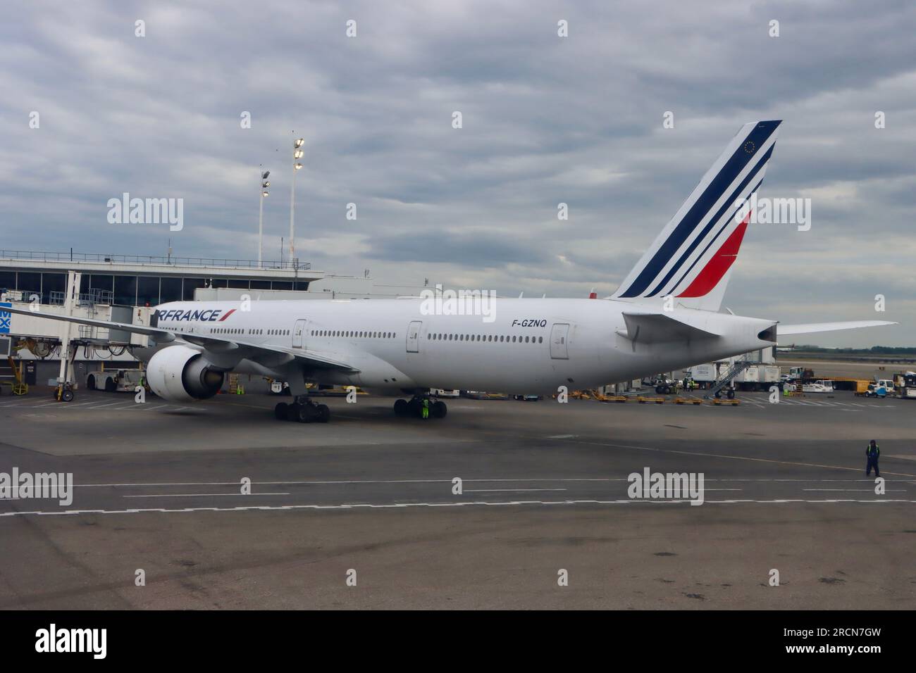 Air France Flugzeug am Gate, JFK Flughafen in New York, Juni 4. 2023 Stockfoto