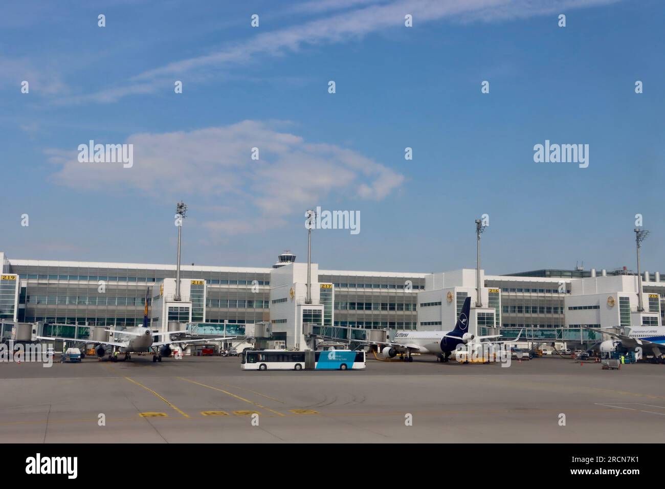 Flugzeuge an den Toren am Münchner Franz-Josef-Strauß-Flughafen Stockfoto