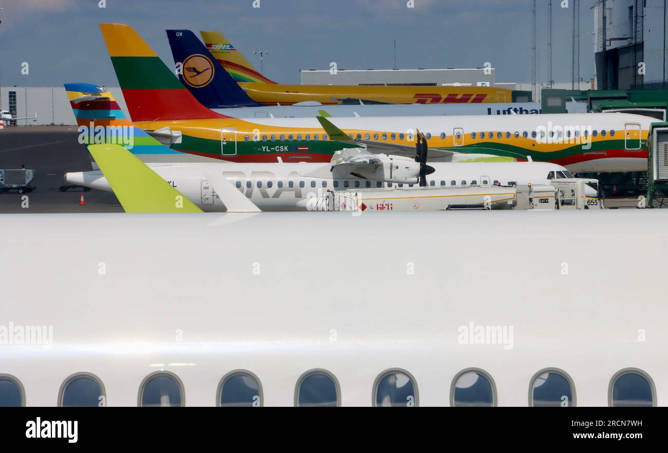 Lufthansa, Braathen und DHL am Flughafen Göteborg-Landvetter in Schweden Stockfoto