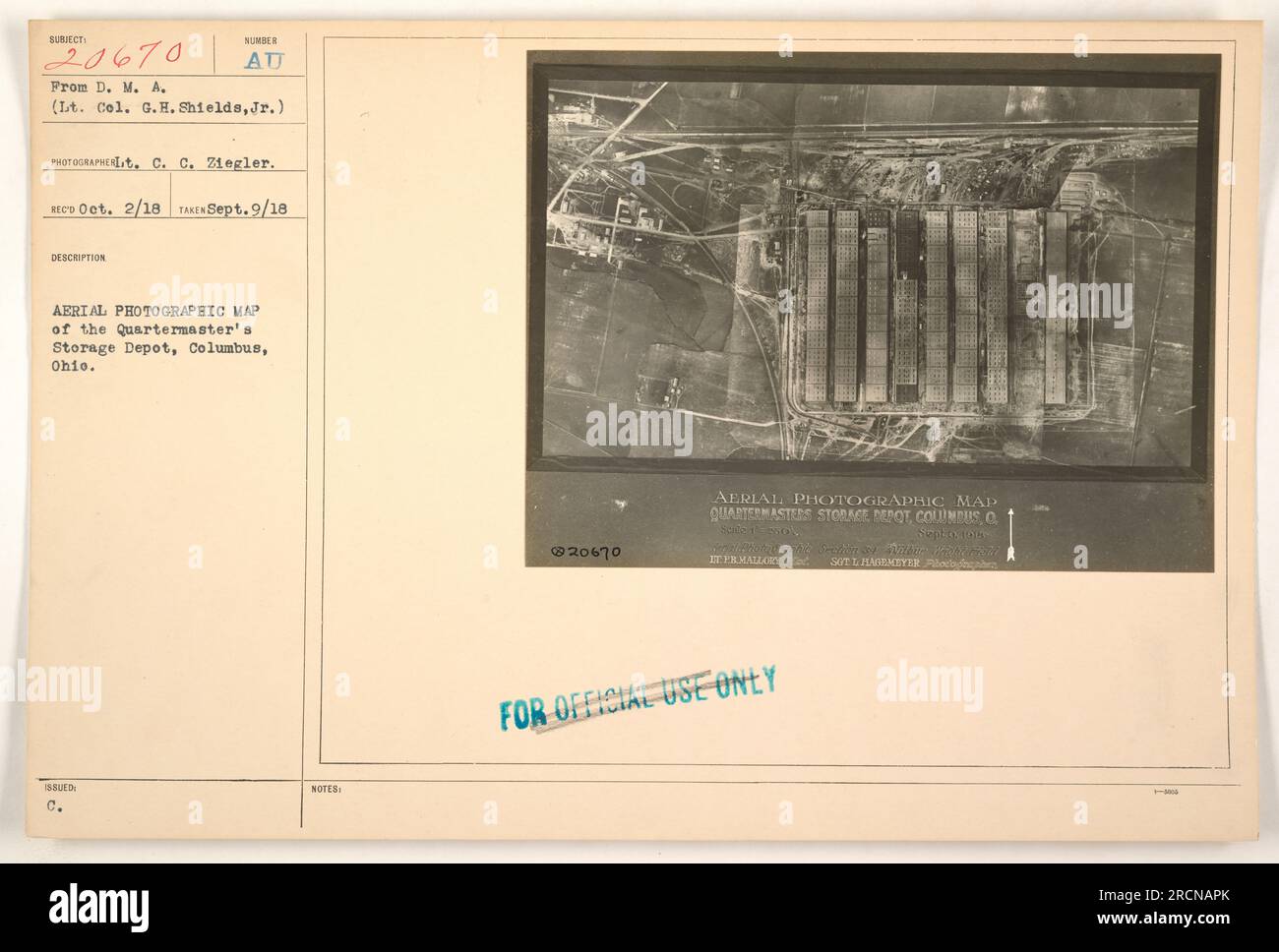 Luftaufnahme des Lagerhauses des Quartiermeisters in Columbus, Ohio, aufgenommen am 9. September 1918. Das Foto ist Teil der Sammlung mit der Nummer 111-SC-20670, zusammen mit dem Fotografen I.C.C Ziegler. Die Karte zeigt das Layout und die Struktur des Lagers. Dieses Bild ist nur für den offiziellen Gebrauch gekennzeichnet. Stockfoto