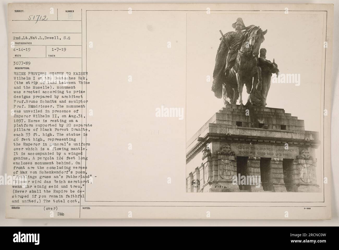 Untertitel: Denkmal der Rhein-Provinz für Kaiser Wilhelm I. am Deutschen Eck, mit einer Statue des Kaisers in Fields Marshal's Kleidung und einem geflügelten Genie. Das vom Architekten Bruno Schmitz und Bildhauer Hundrieser entworfene Denkmal wurde am 31. August 1897 in Anwesenheit von Kaiser Wilhelm II. Enthüllt. Das Pferd ruht auf einer Plattform, die von 20 Säulen aus Schwarzwaldgranit getragen wird, umgeben von einer 124 Meter langen Pergola. Stockfoto